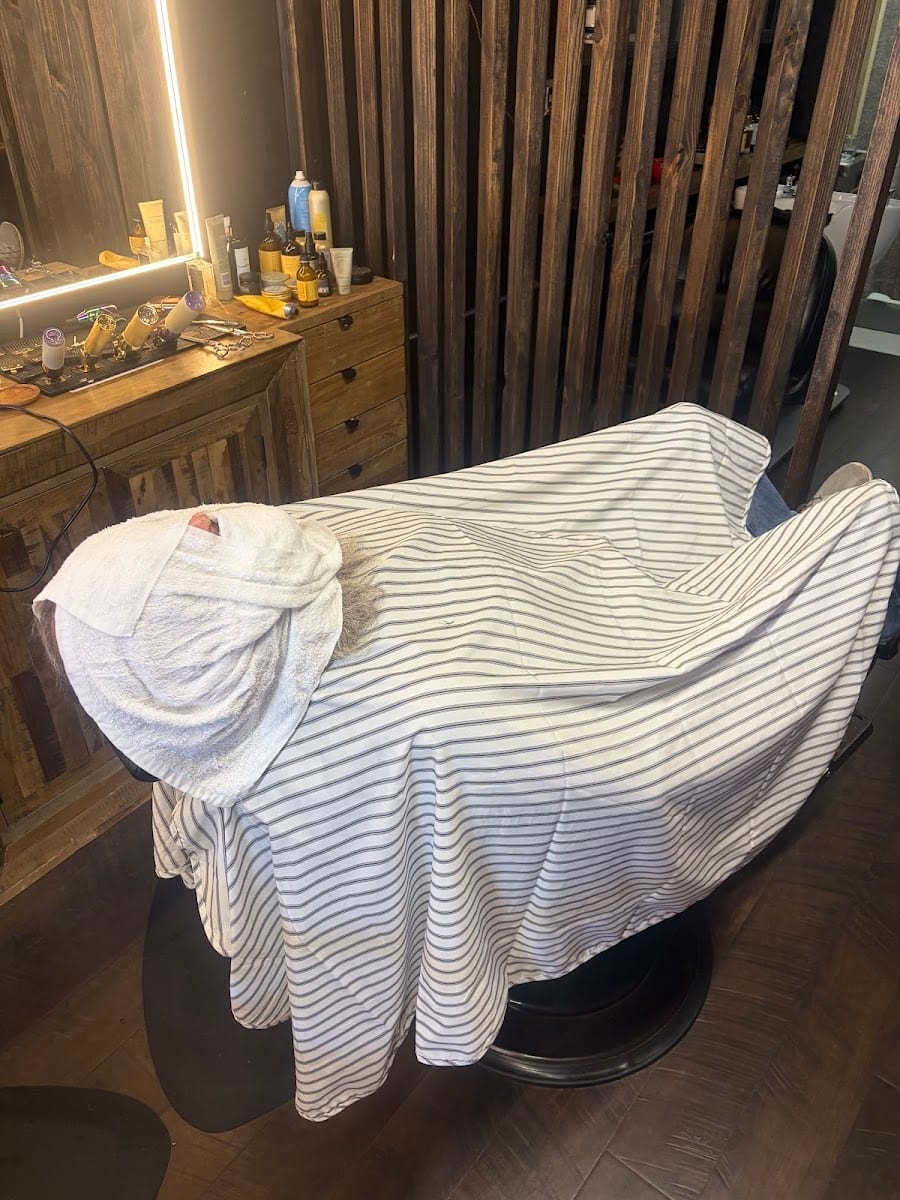 ROGUE FERRUM ARTISAN BARBER CO., photo 4