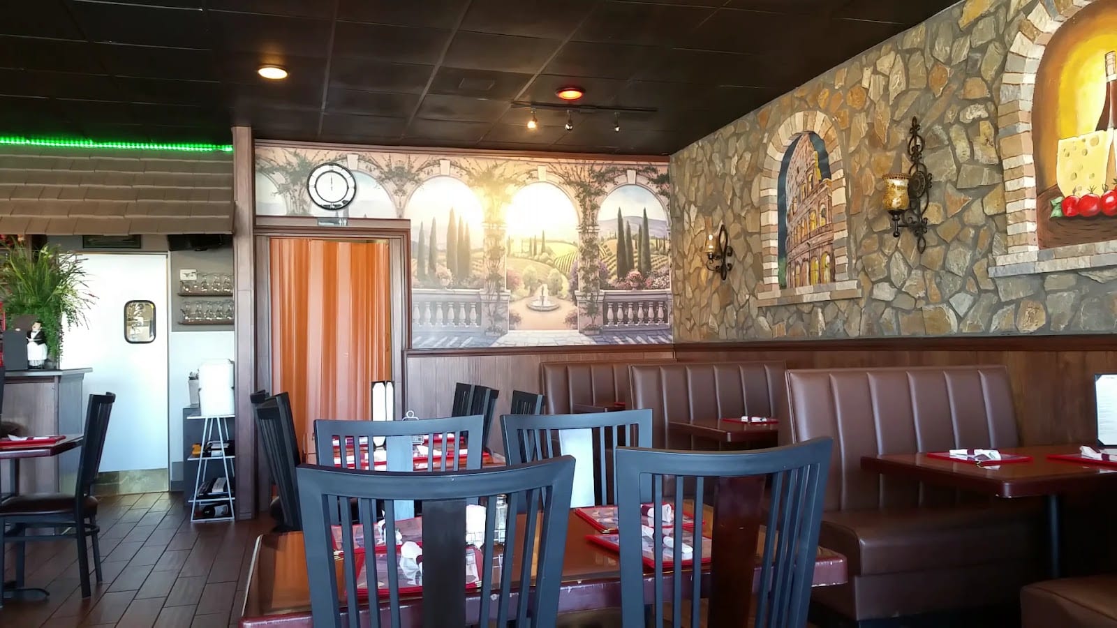 Red Tomato and Wine Restaurant, photo 3
