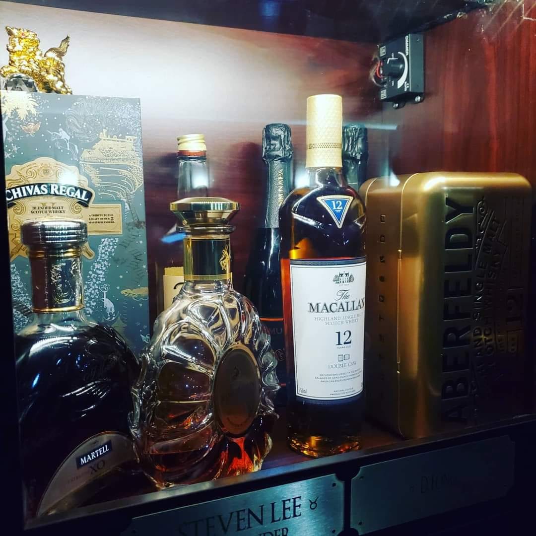 Lion's Den Lounge and Bar, photo 4