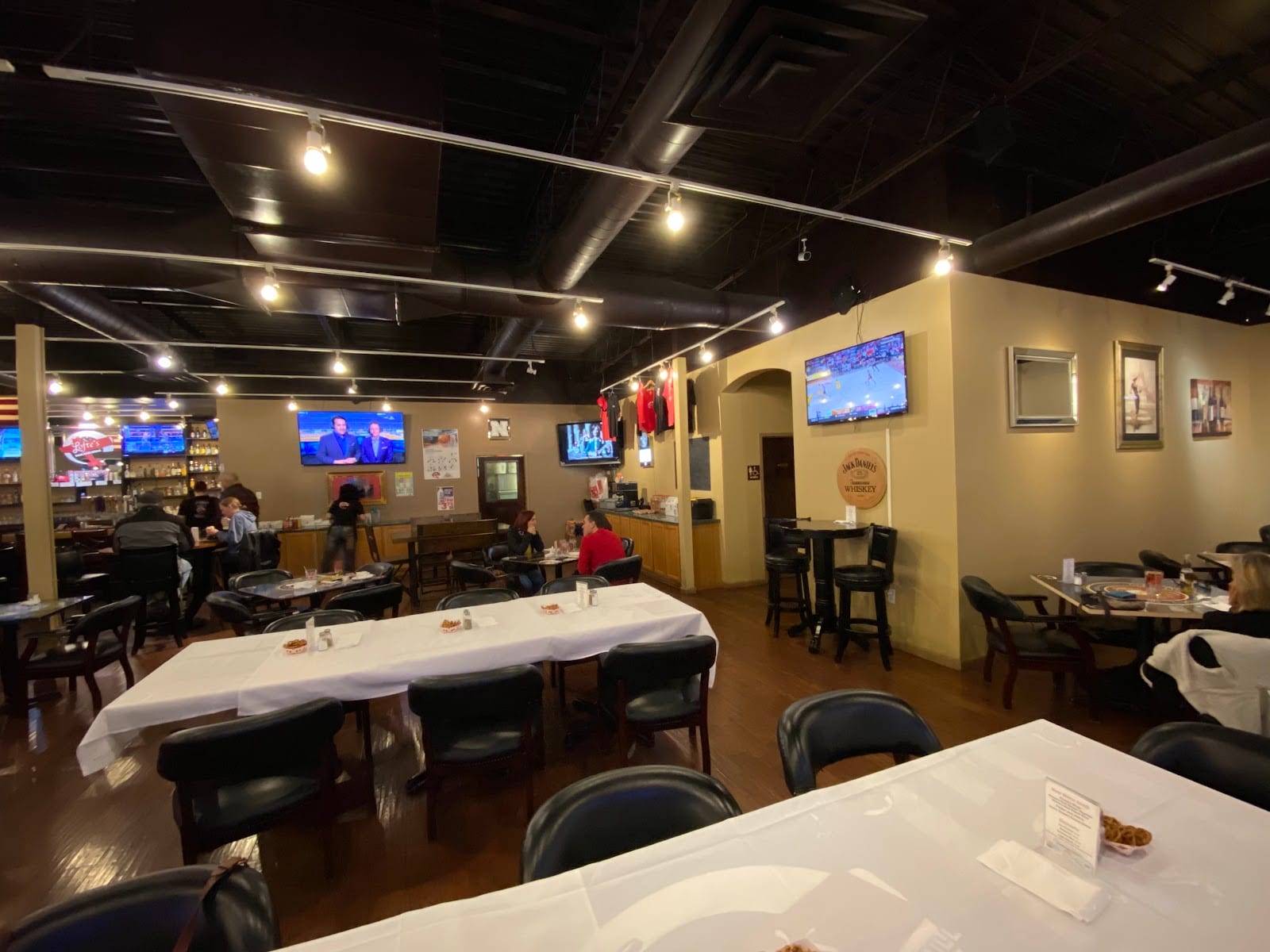 Lofte's Bar and Grill