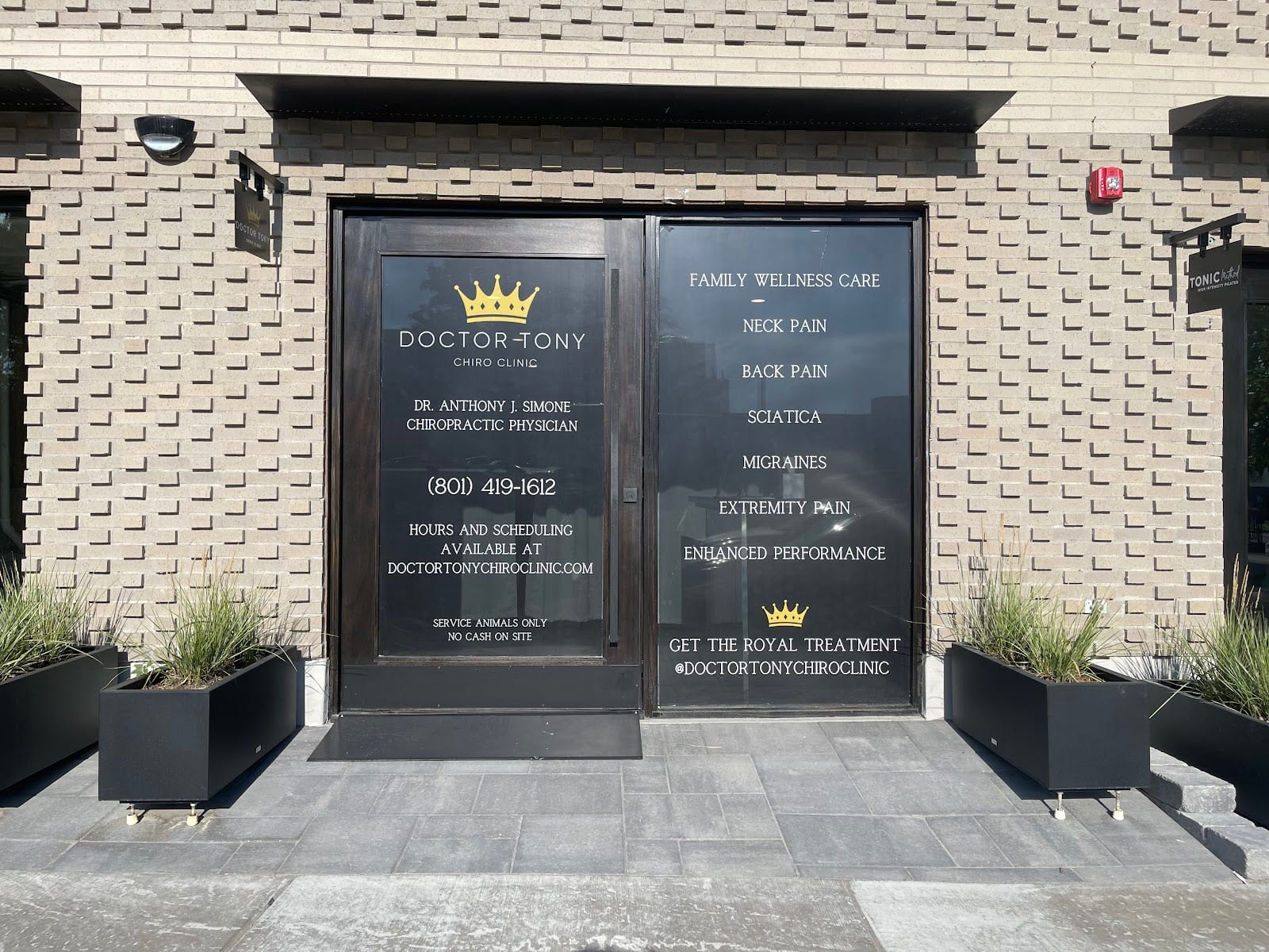 Doctor Tony Chiro, photo 2