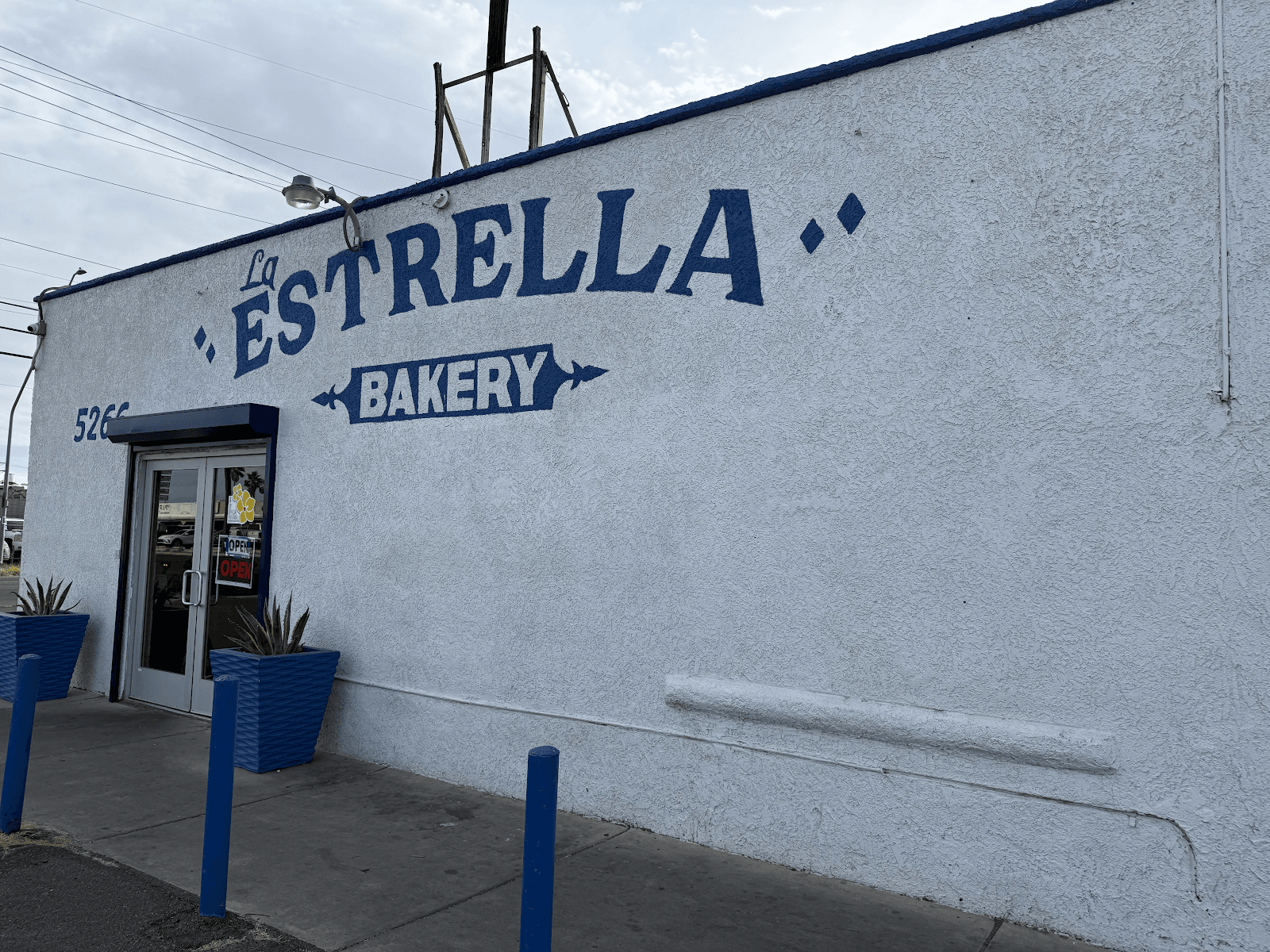 La Estrella Bakery Inc.