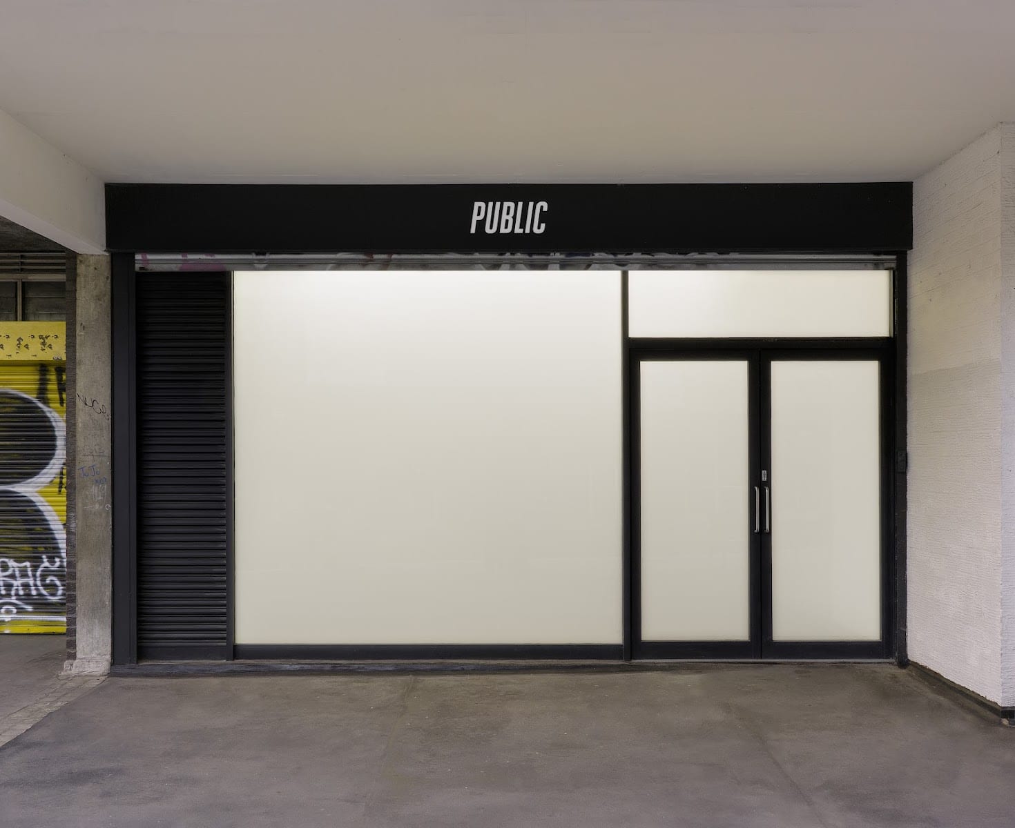 Public, photo 2