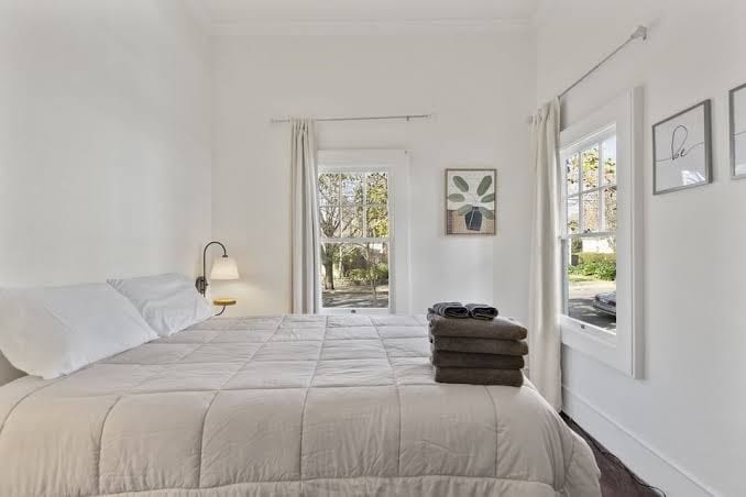 Downtown Lux Retreat: Private Cinema, Custom Bar, Cave Tasting, pets stay free, photo 2