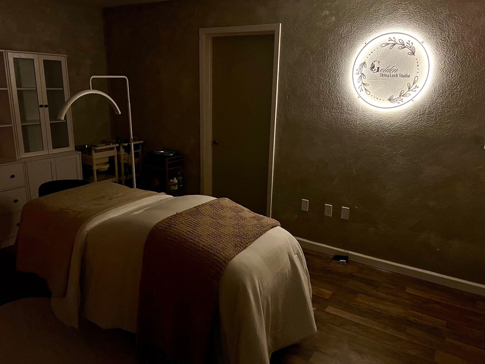 Golden Skin & Lash Studio