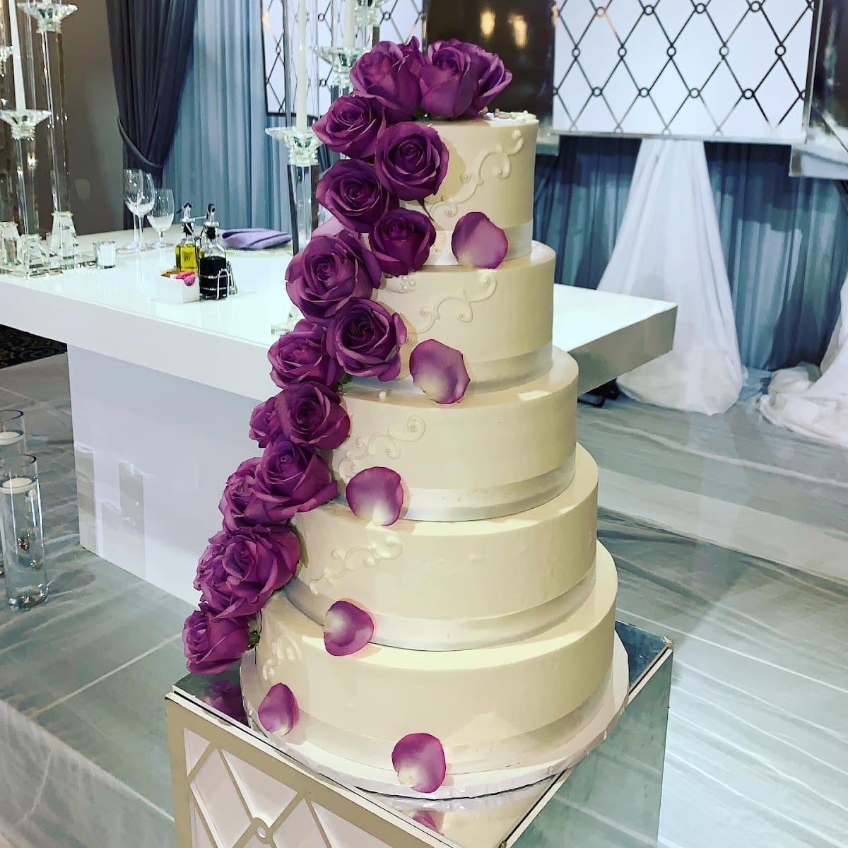 Heavenly Delights Patisserie (Negin Bakery/شیرینی نگین)