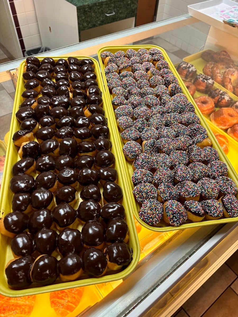 Baker's Dozen Donuts