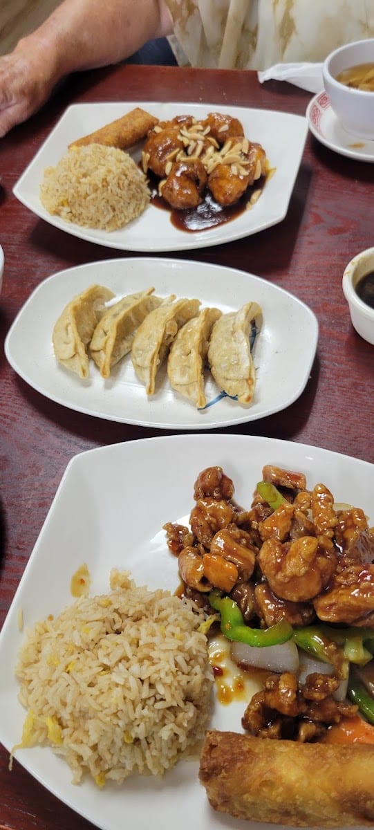 Golden Crown Chinese Restaurant