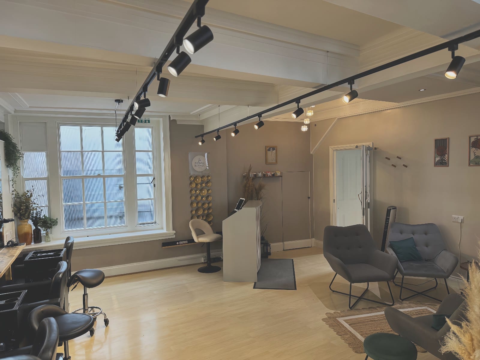Studio Four, photo 2