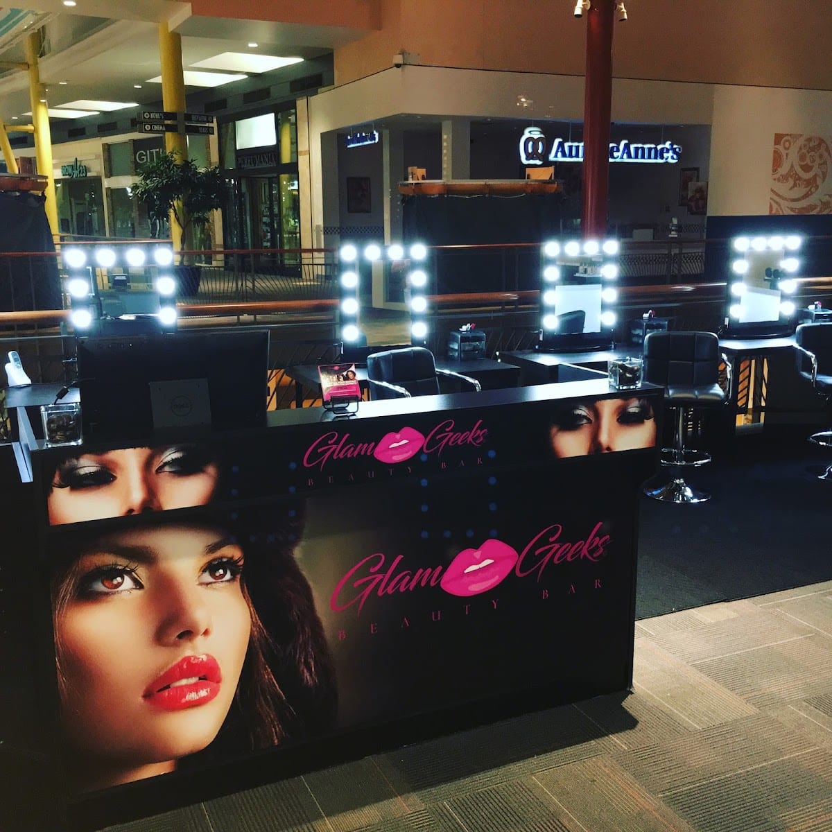 Glam Geeks Beauty Bar, photo 2