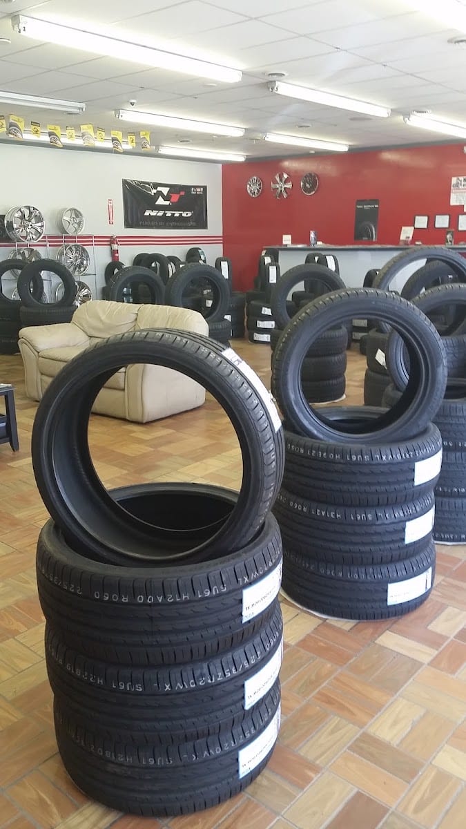 Henry's Tires express, photo 3