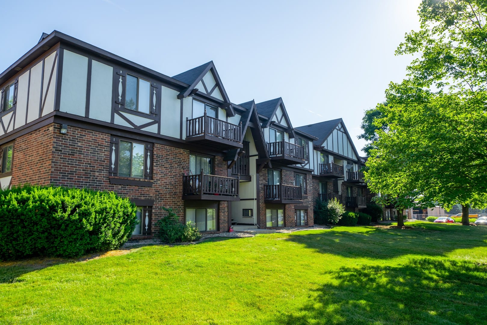Fairlane Apartments, photo 3