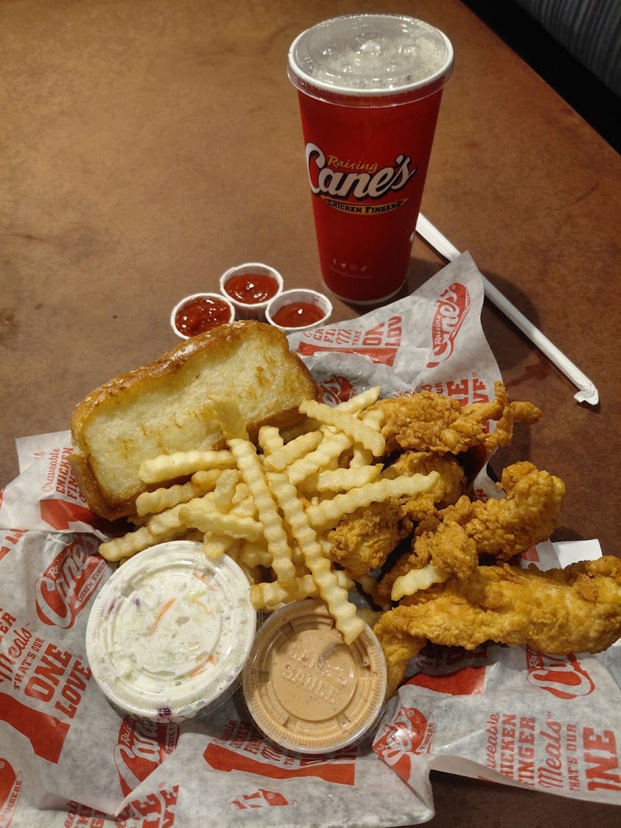 Raising Cane's Chicken Fingers, photo 4