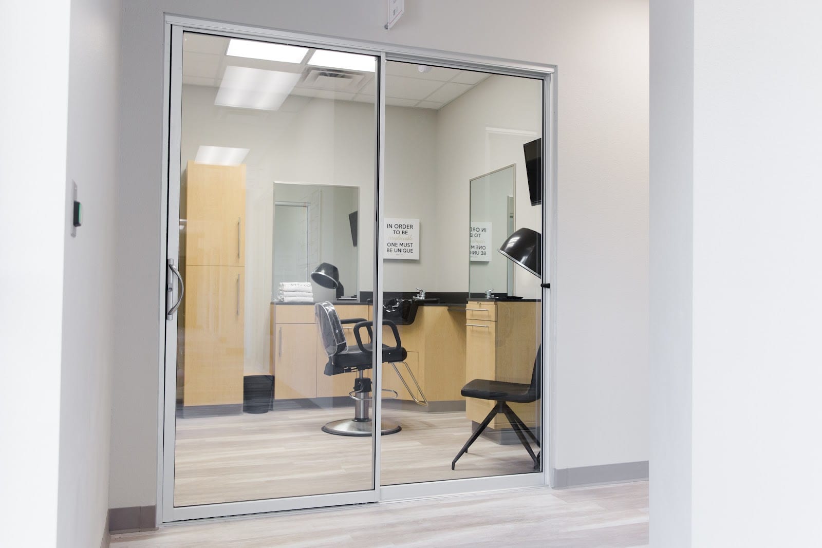 Astoria Salon Associates Suites