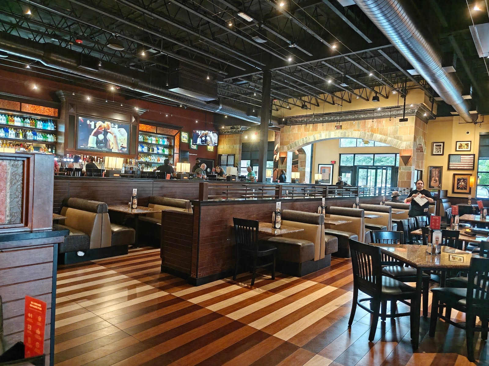 BJ's Restaurant & Brewhouse, photo 4