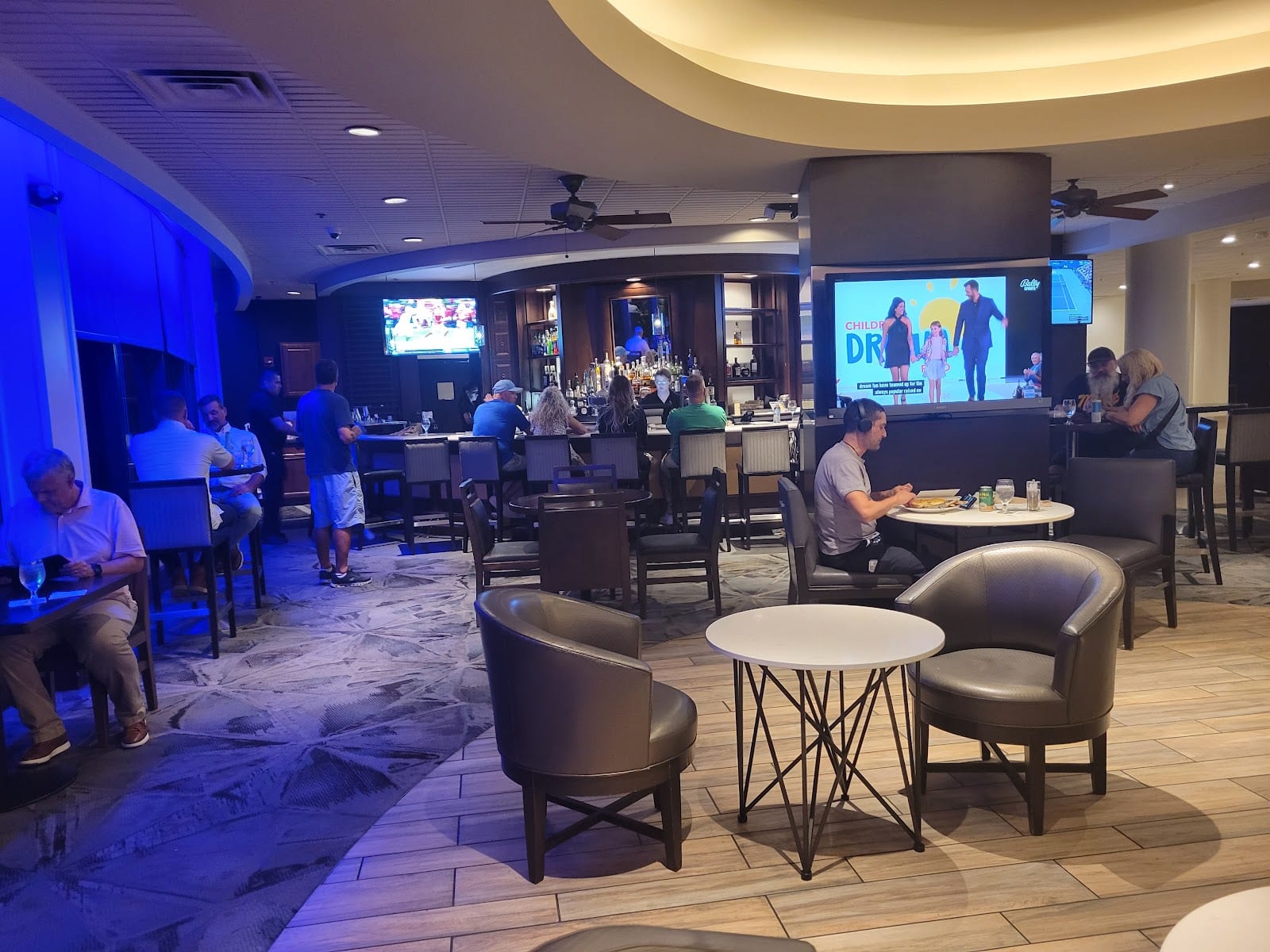The Skyye Bar and Grille, photo 3