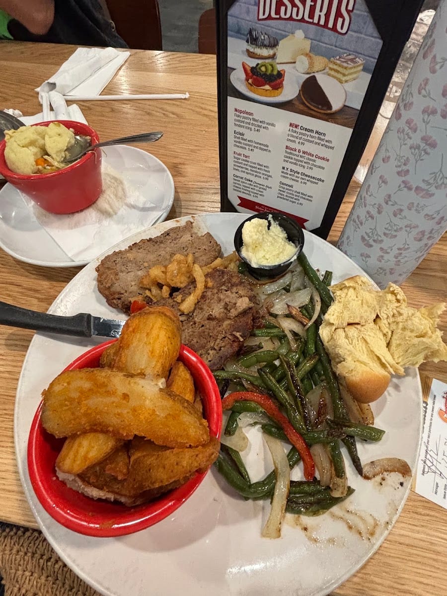 Chompie's Restaurant, Deli, and Bakery, photo 4