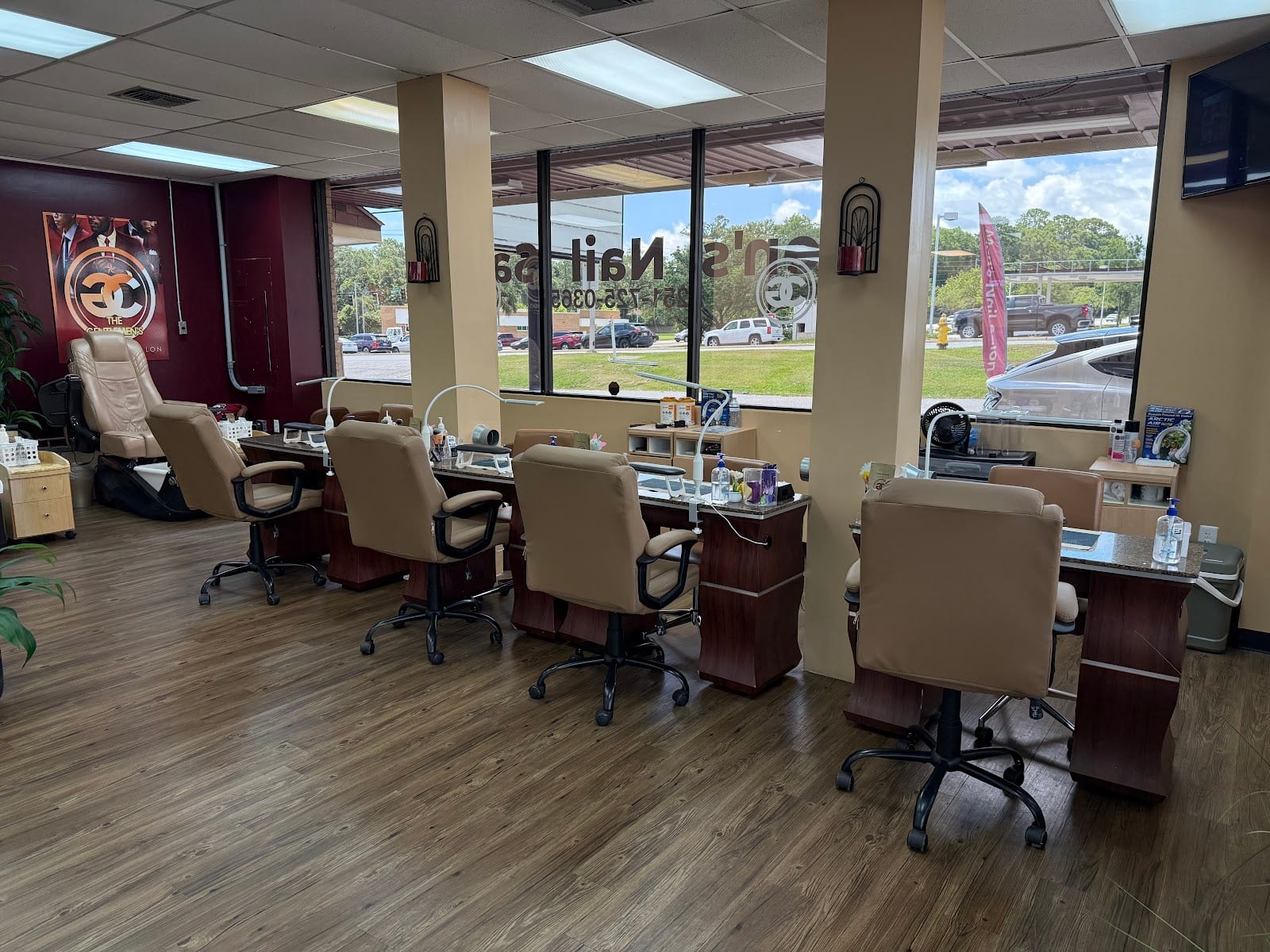 The Gentlemen's Corner Nail & Spa Salon