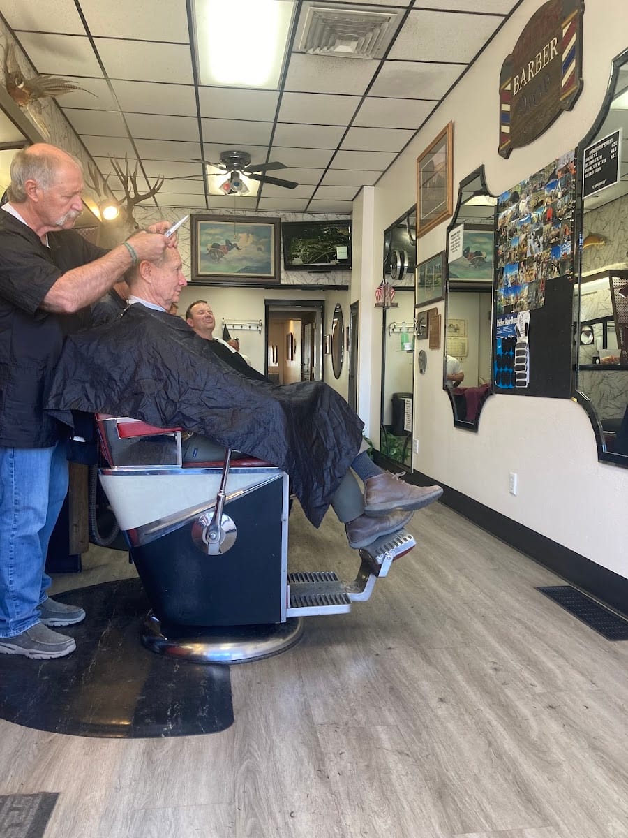Frank & Lee Holmes' Barber, photo 2