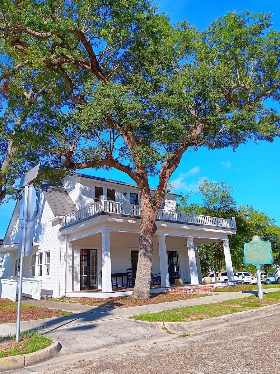 The Historic McKenzie House