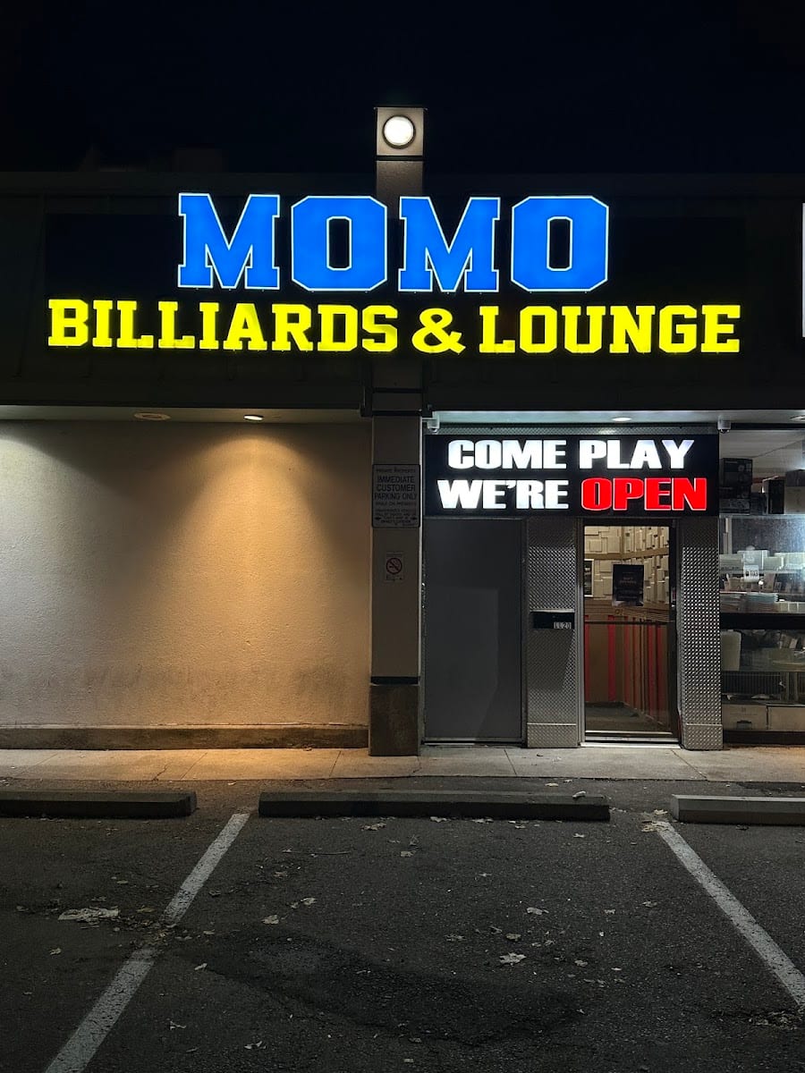 Momo Bar Billiards and Entertainment, photo 2