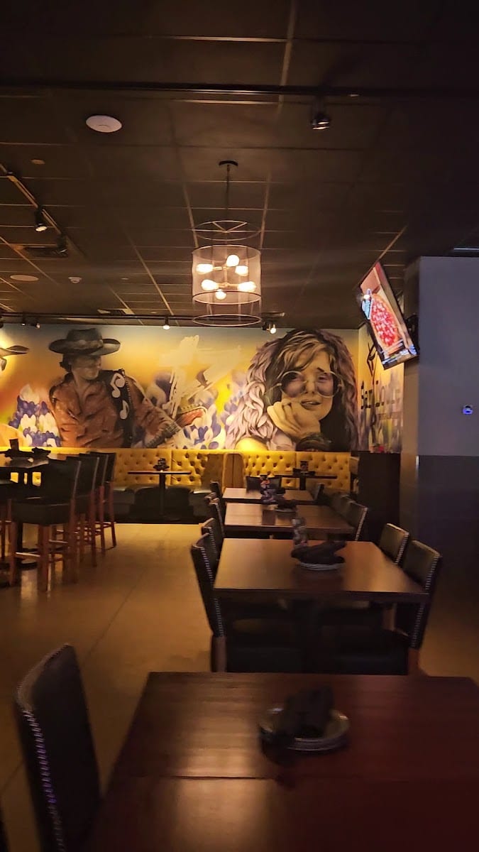 Bar Louie- Round Rock, photo 3