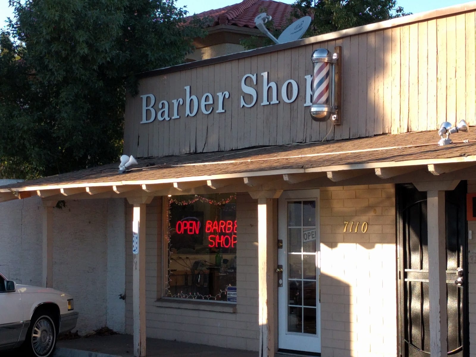Dave's Barber Shop