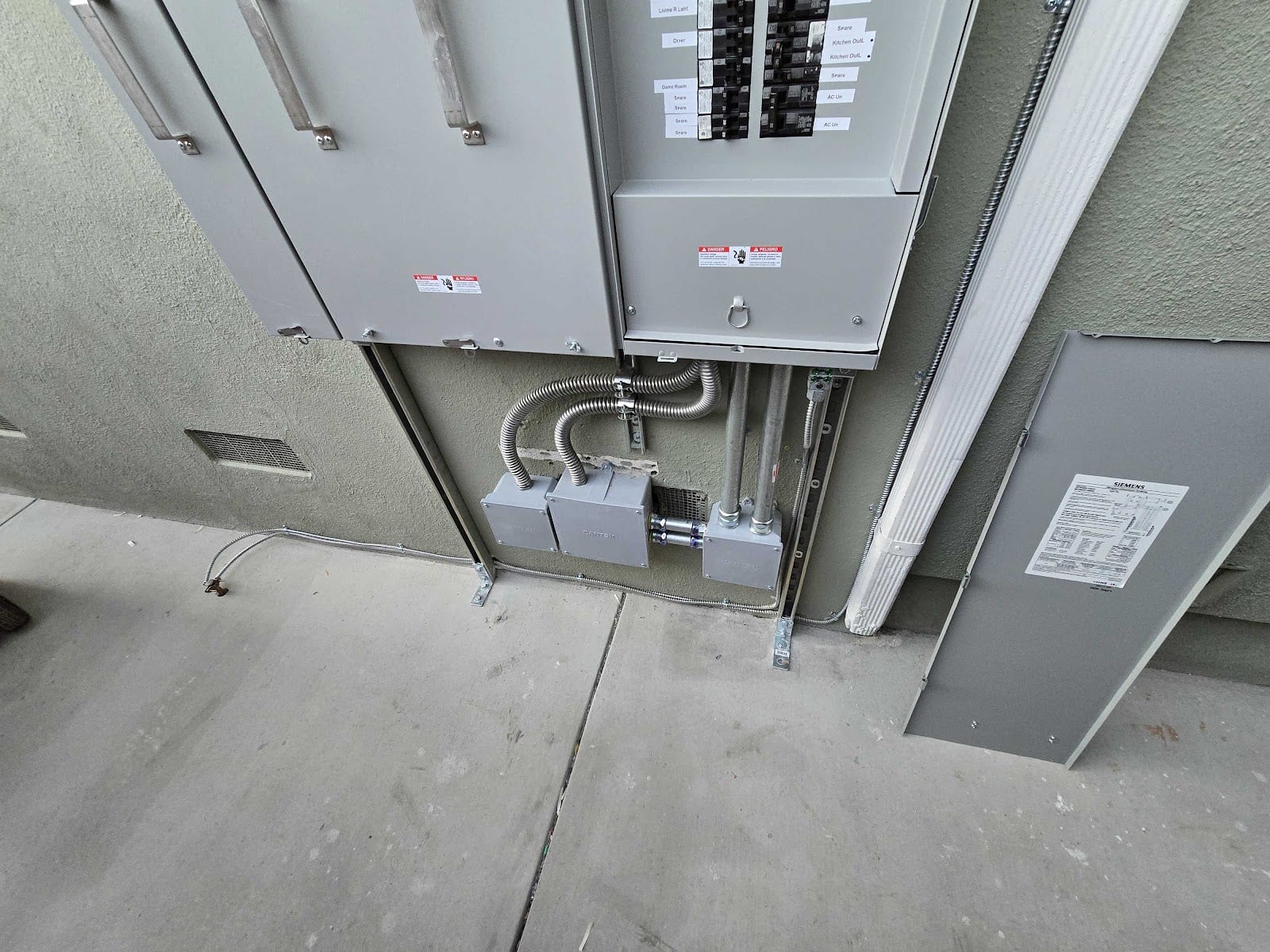 Zoom Electricians, photo 2