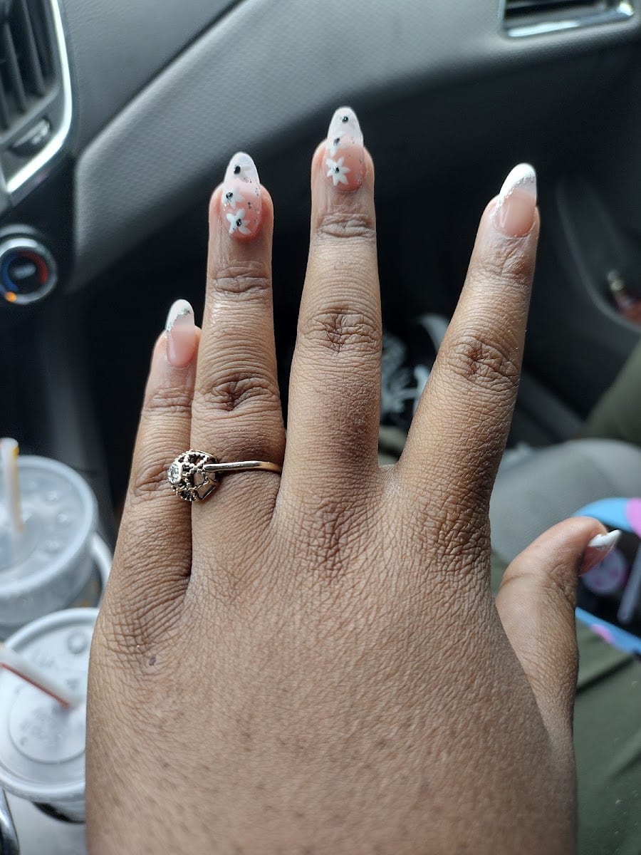 Hollywood Nails Lithonia