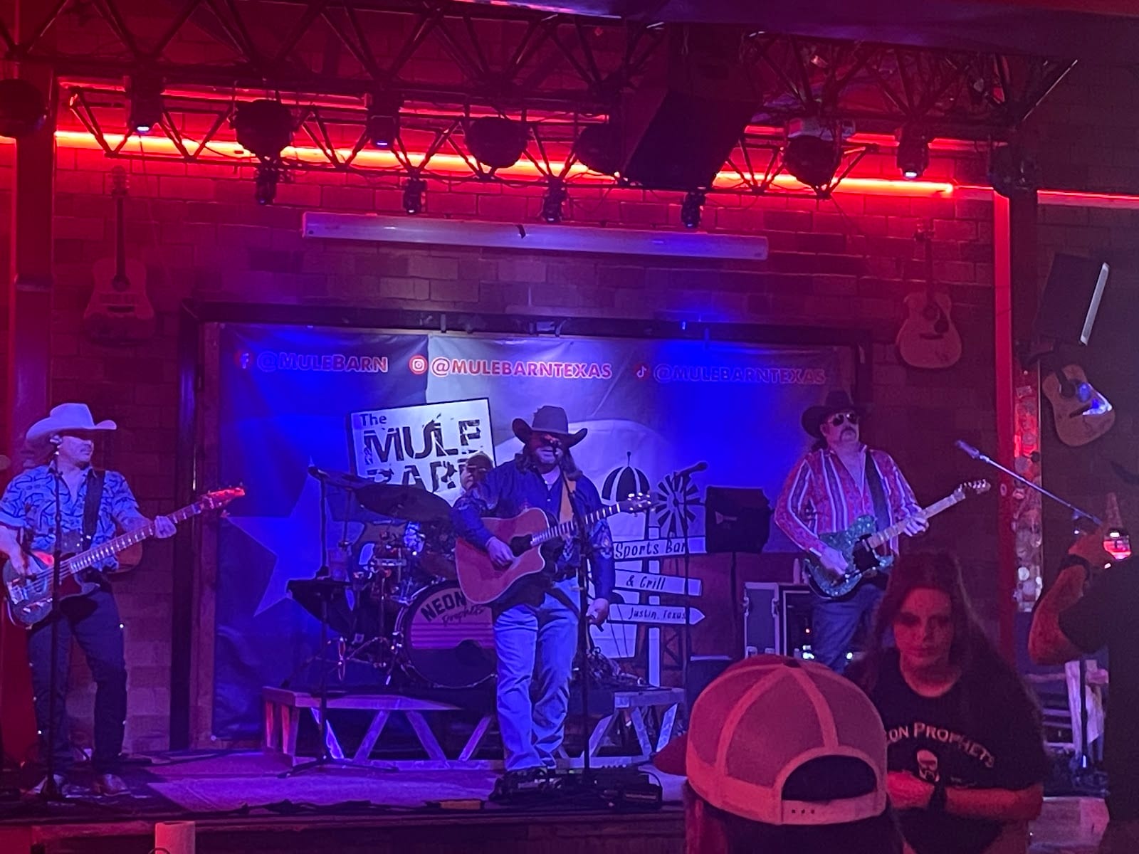 Mule Barn Sports Bar & Grill, photo 4