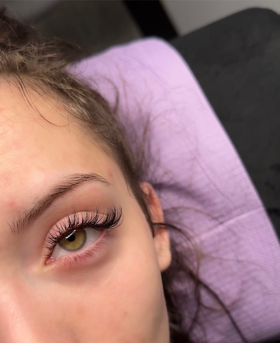 Flirt & Flutter Lash Bar