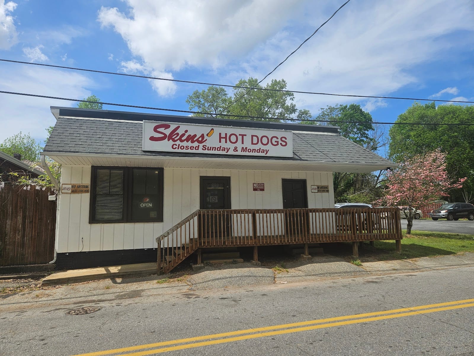 Skins' Hotdogs, photo 2