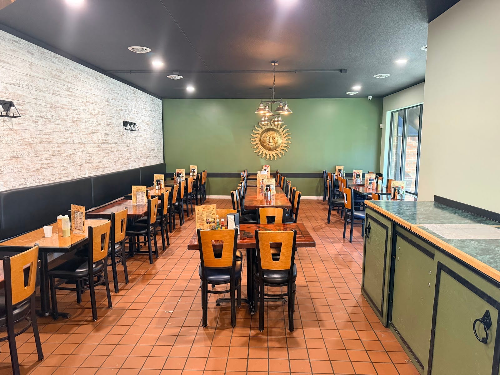 The Famous Taco – Jefferson Blvd