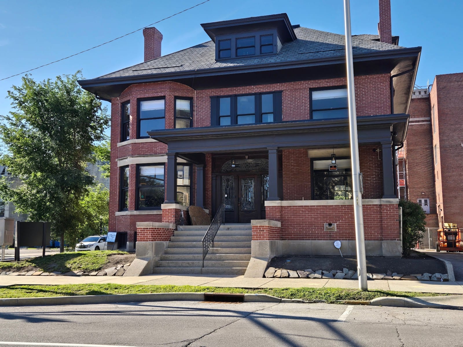 1905 parlor salon & suites