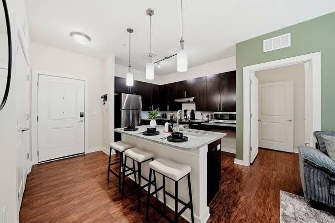 Modern Retreat | 2 King Beds + Pool, Gym & Yoga