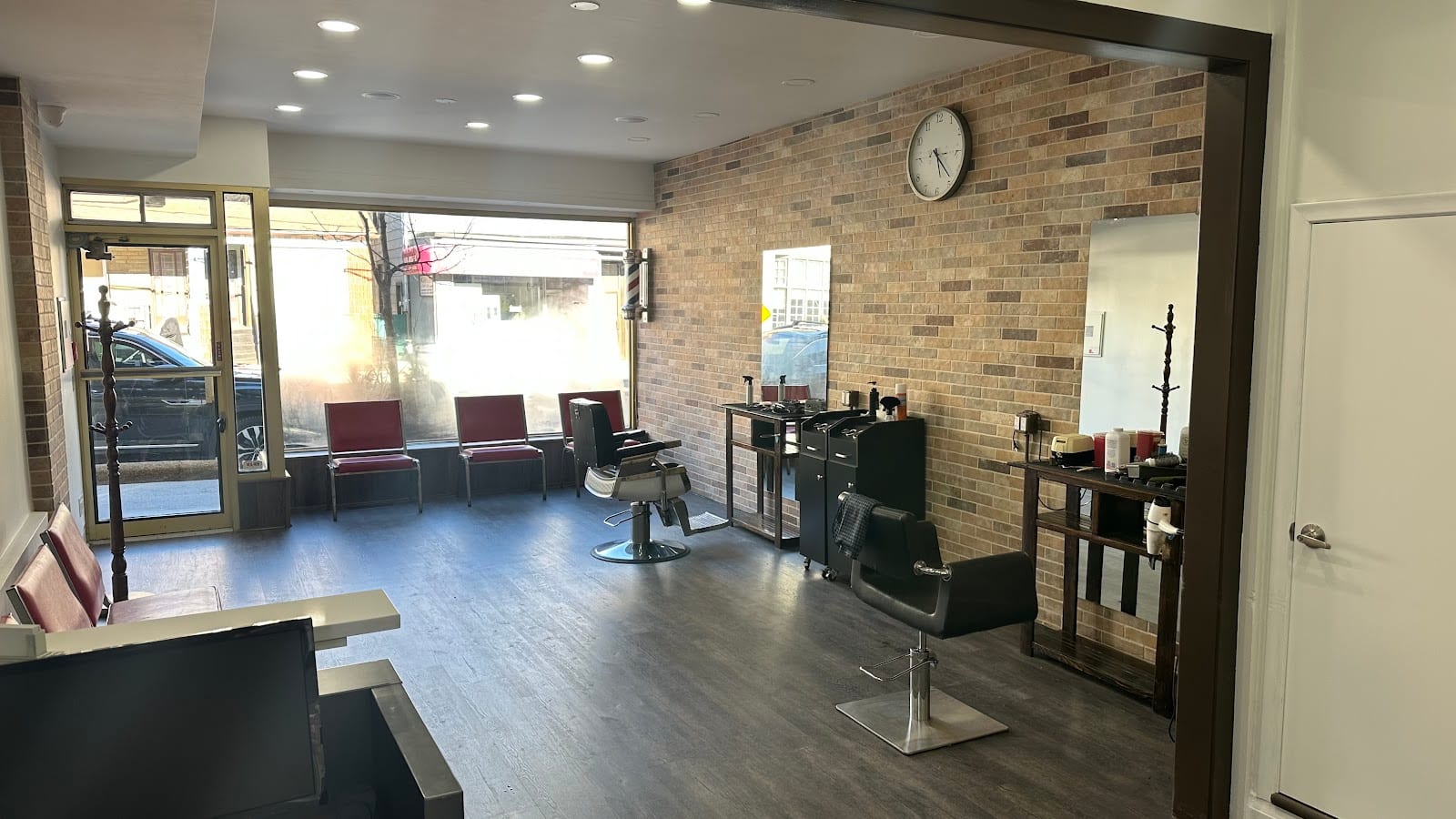 Leon's Barber Shop