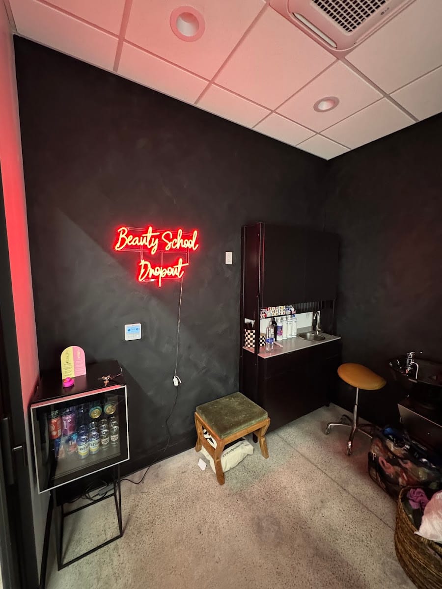 Dropout Salon