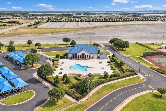 Perfect Family Resting Place w / Pool Gym Access, photo 2