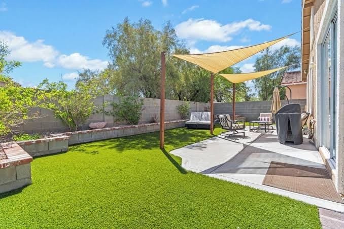 Spacious 2-bedroom + office/gym townhome in charming Summerlin