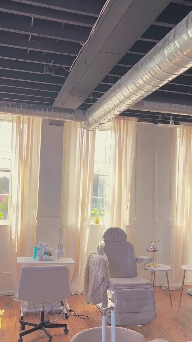 The Nail Room Roc, photo 3