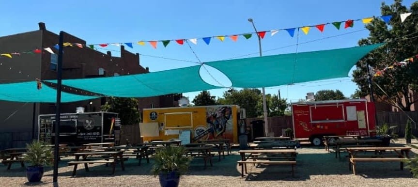 El Zocalo food truck park, photo 3