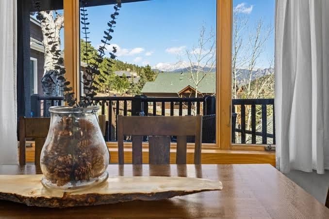 Estes Park Condo w/ Hot Tub & Lake Views Near RMNP