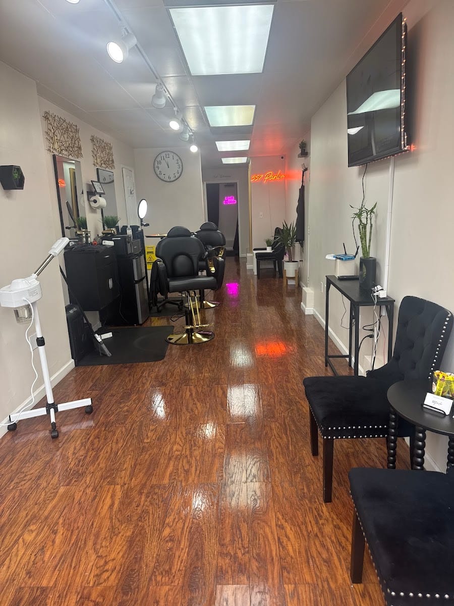 557 Parlor, photo 4