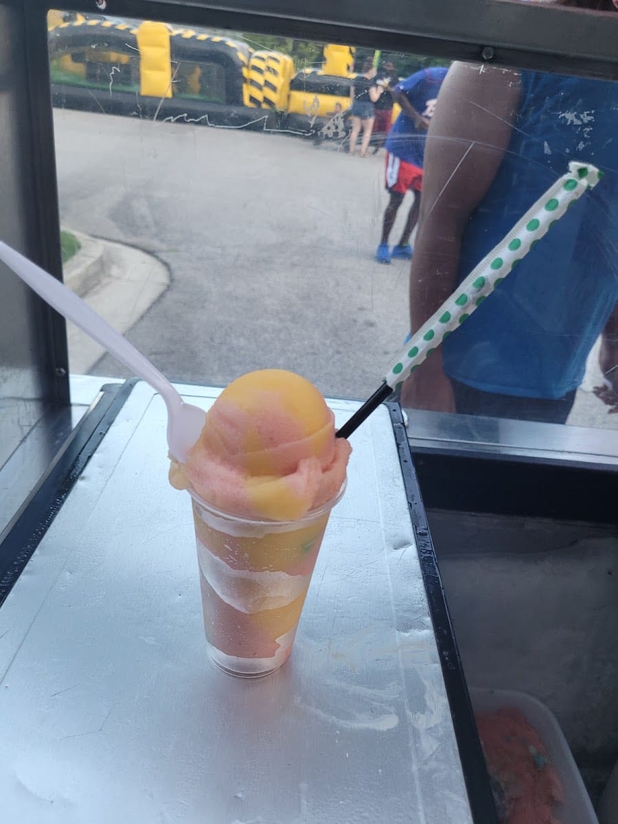 Aj’s Icys and Hot Treats Food Truck, photo 2