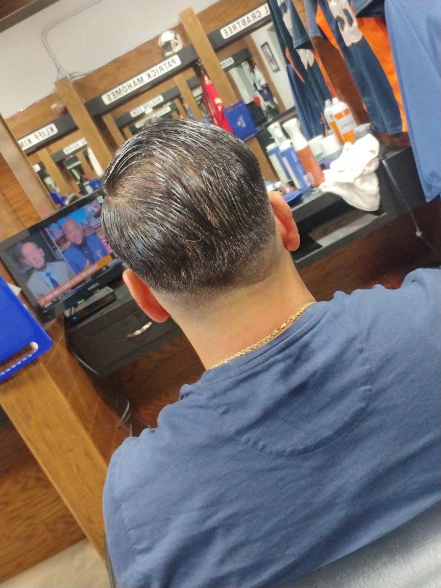 Locker Room Haircuts, photo 3