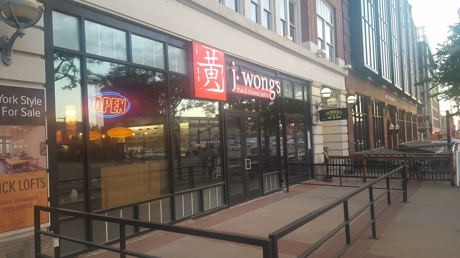 J. Wong's Thai & Chinese Bistro