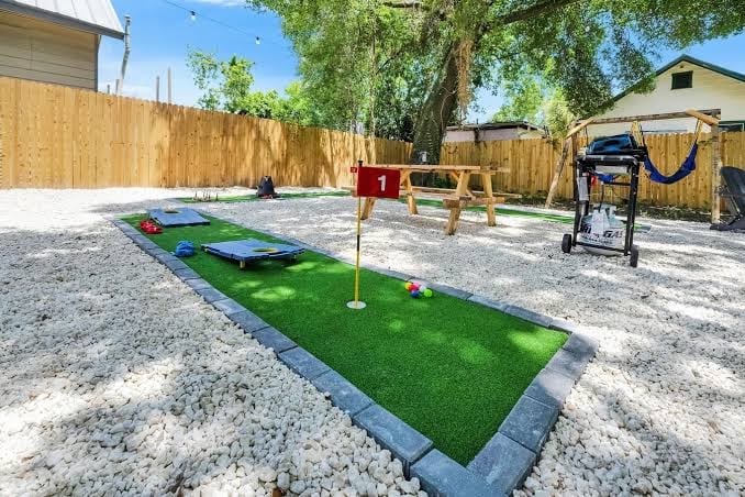 Mini Golf + Hammocks + Fire Pit - Three-Bedroom House