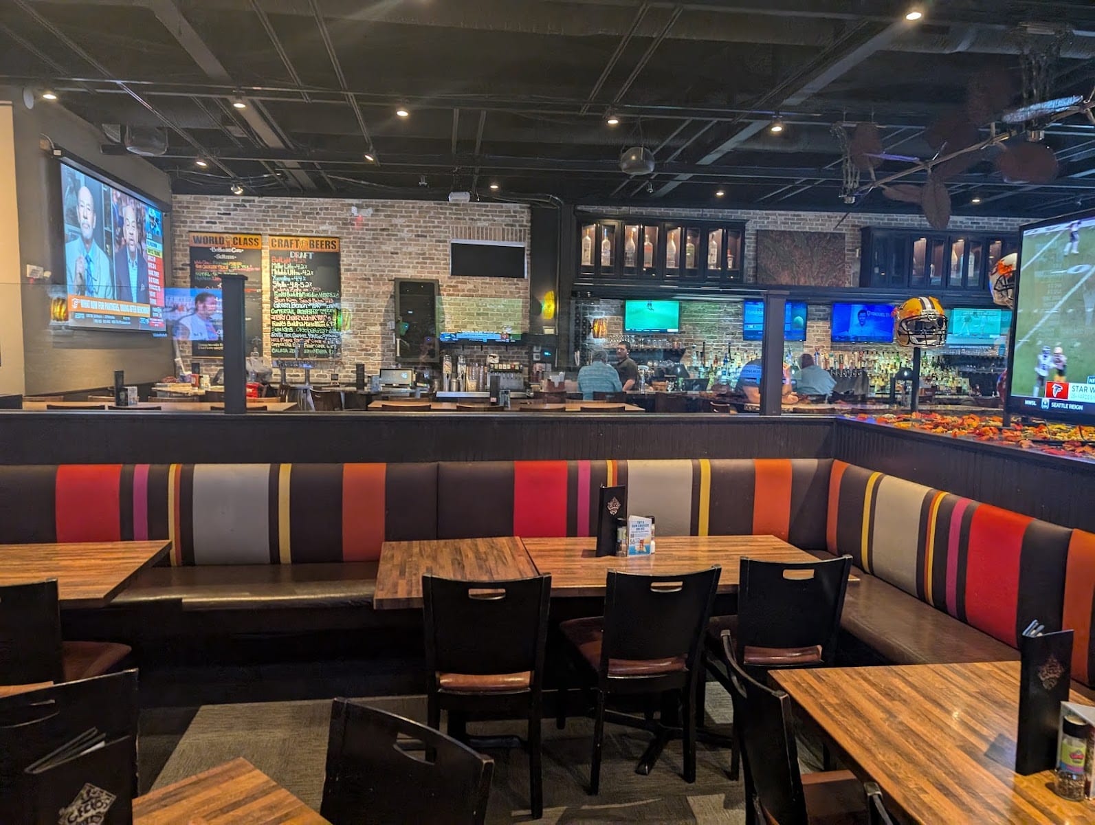 Gecko’s Grill & Pub, photo 4