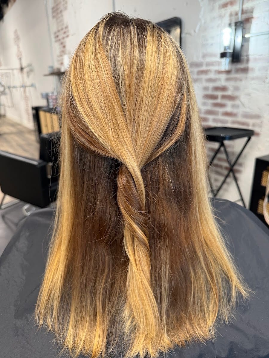 The Mane Social Beauty Bar