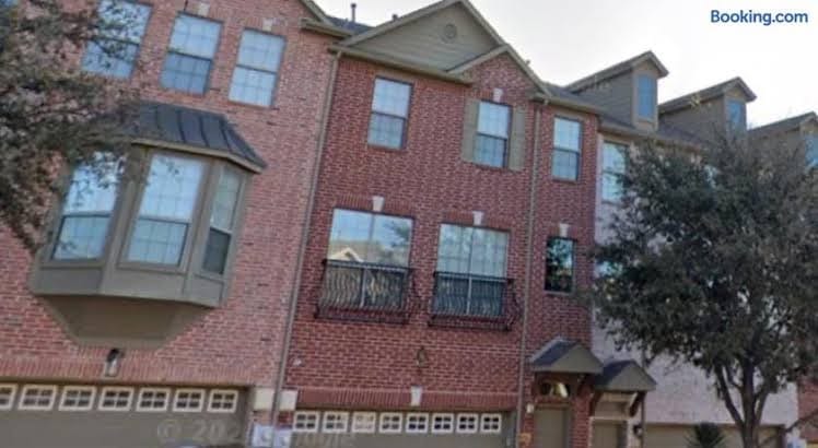 Landing | Chic 2BD, Gym, Clubhouse